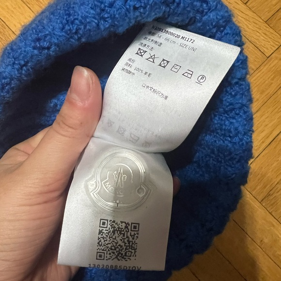 Moncler blue triangle patch beanie - Picture 5 of 5